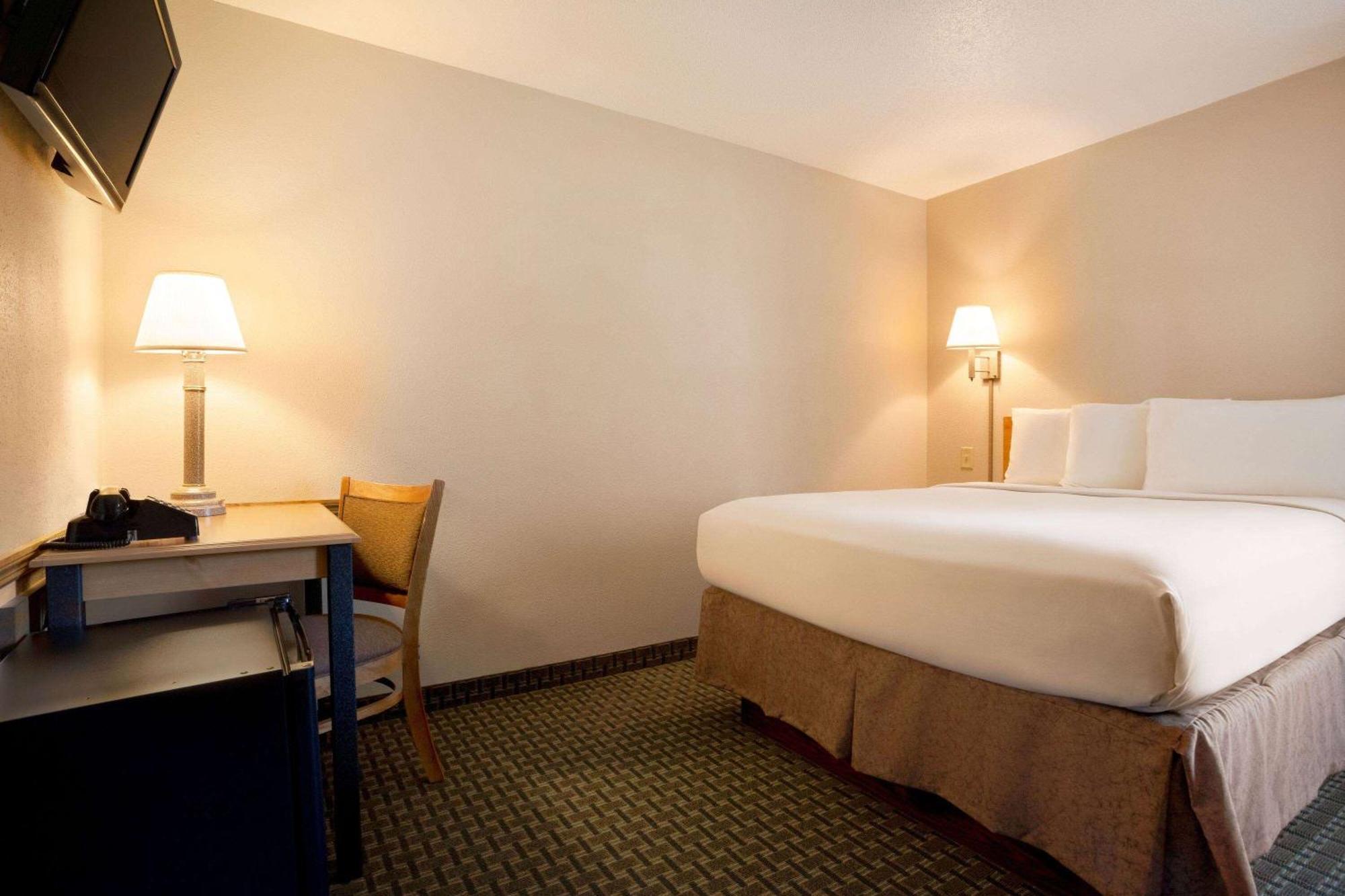 Travelodge By Wyndham Edgemont Exterior photo